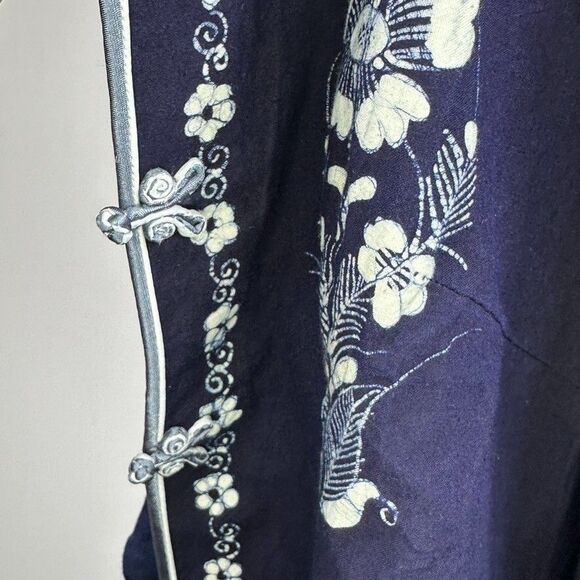 Vintage Artisan Womens XL Blue Shirt Jacket Button Front White Floral Embroidery - Picture 11 of 13